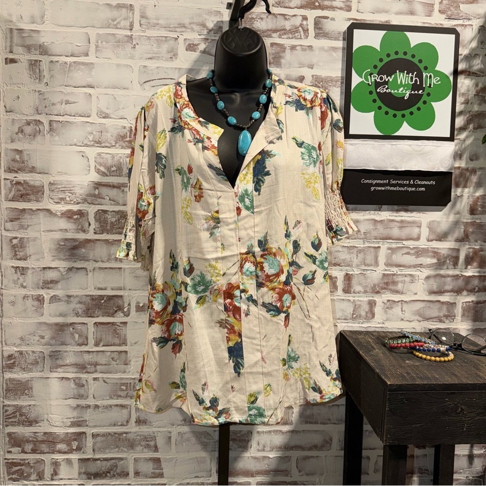 BiBi Cream Floral Blouse women’s large